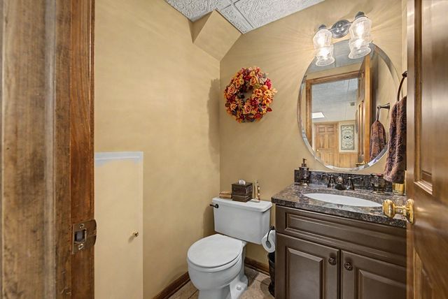 905 S 6th Avenue W, Newton, IA 50208
