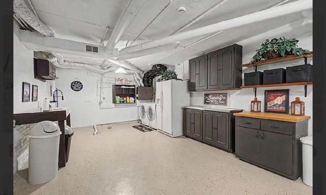 905 S 6th Avenue W, Newton, IA 50208