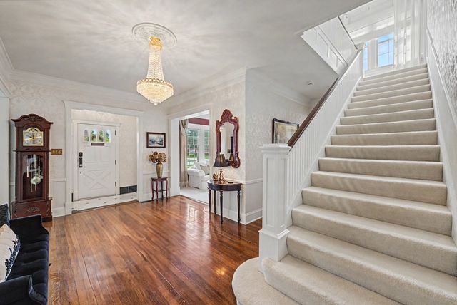905 S 6th Avenue W, Newton, IA 50208