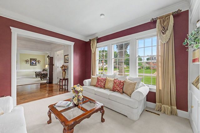 905 S 6th Avenue W, Newton, IA 50208