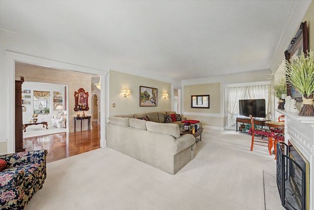905 S 6th Avenue W, Newton, IA 50208