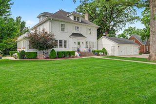 905 S 6th Avenue W, Newton, IA 50208