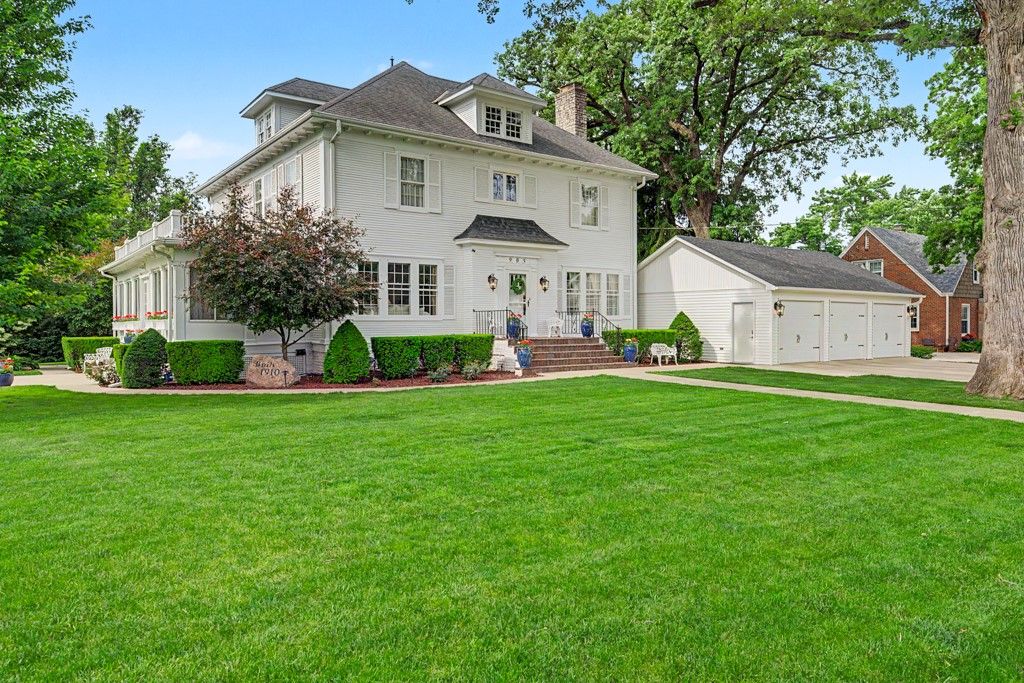 905 S 6th Avenue W, Newton, IA 50208