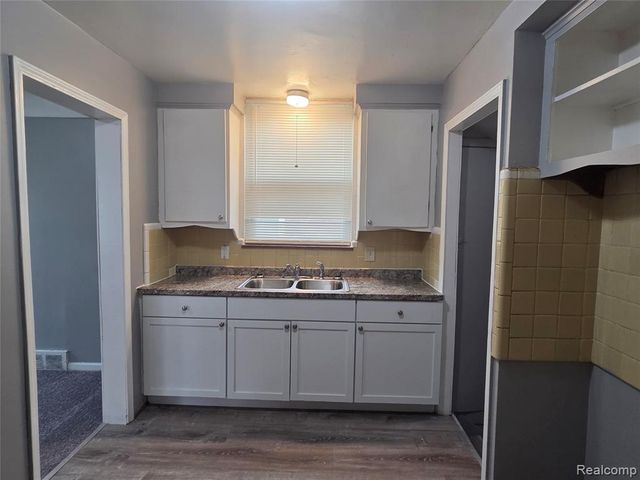 18624 Albion Street, Detroit, MI 48234