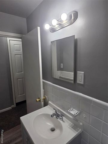 18624 Albion Street, Detroit, MI 48234