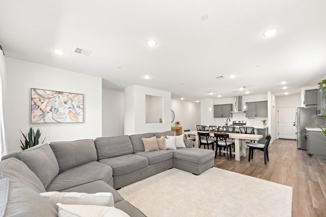 1032 Fortuna Dr, Roseville, CA 95747