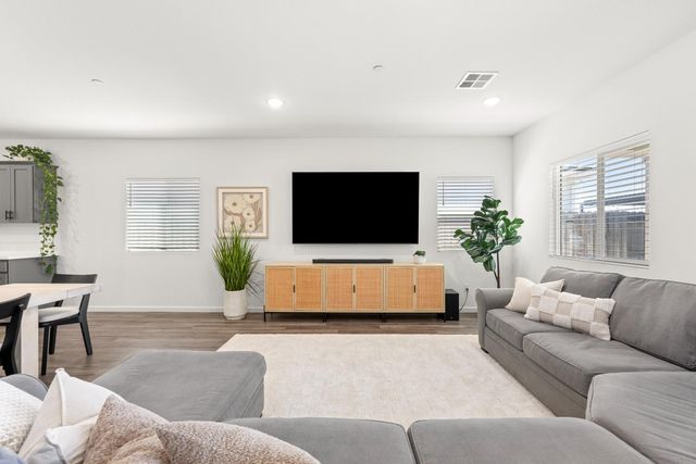 1032 Fortuna Dr, Roseville, CA 95747