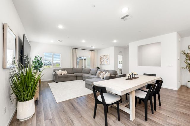 1032 Fortuna Dr, Roseville, CA 95747
