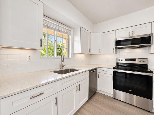 405 SOUTHWIND Drive 2, North Palm Beach, FL 33408