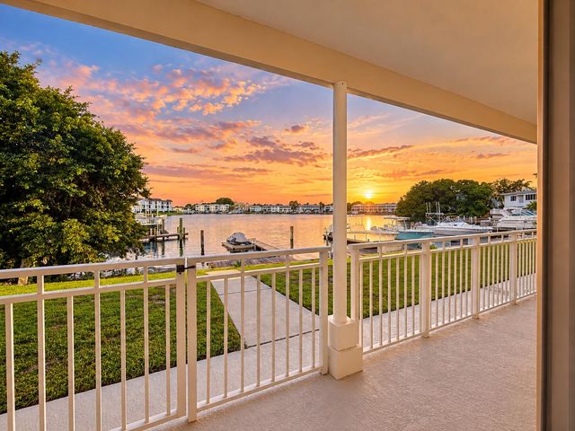 405 SOUTHWIND Drive 2, North Palm Beach, FL 33408
