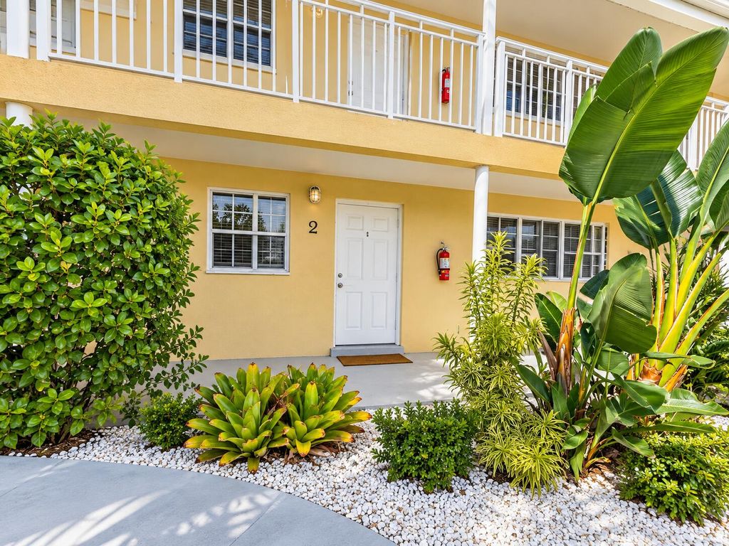 405 SOUTHWIND Drive 2, North Palm Beach, FL 33408