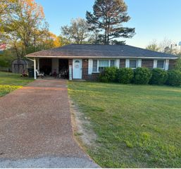 112 E James St, Collinwood, TN 38450