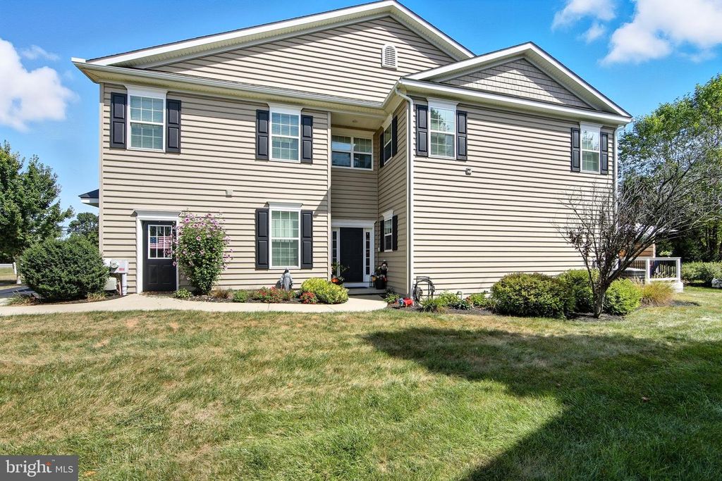 94 NEW VILLAGE GREENE DR, Honey Brook, PA 19344