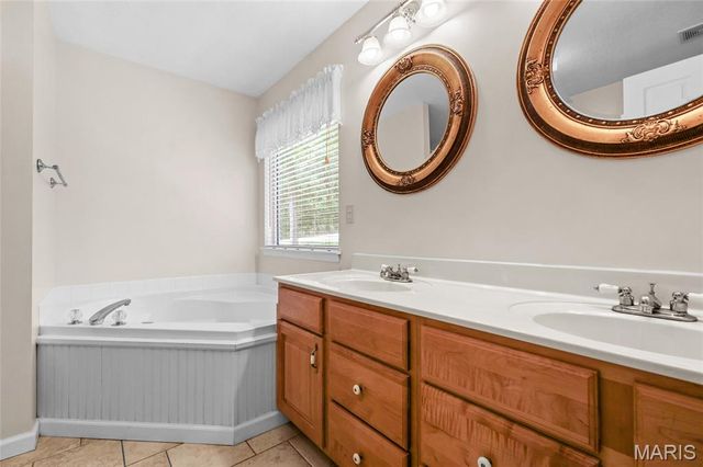 115 Confederate Drive, Hillsboro, MO 63050