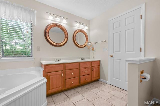 115 Confederate Drive, Hillsboro, MO 63050