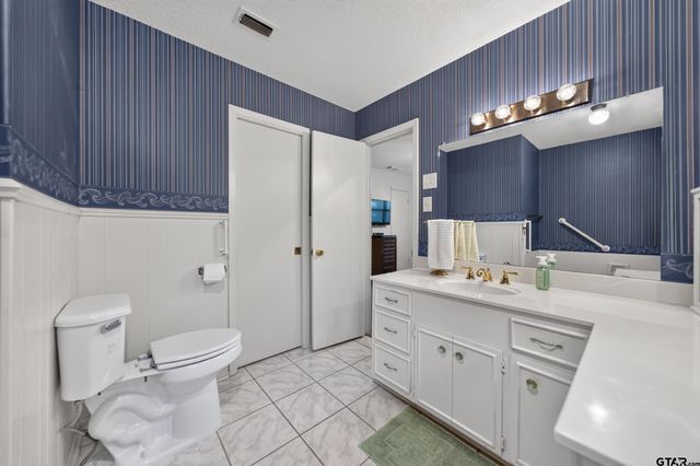 8240 Baylor Dr, Tyler, TX 75703