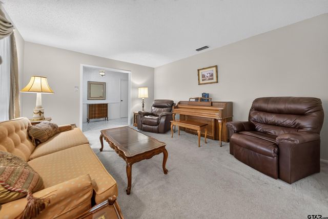 8240 Baylor Dr, Tyler, TX 75703
