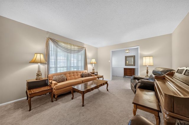 8240 Baylor Dr, Tyler, TX 75703