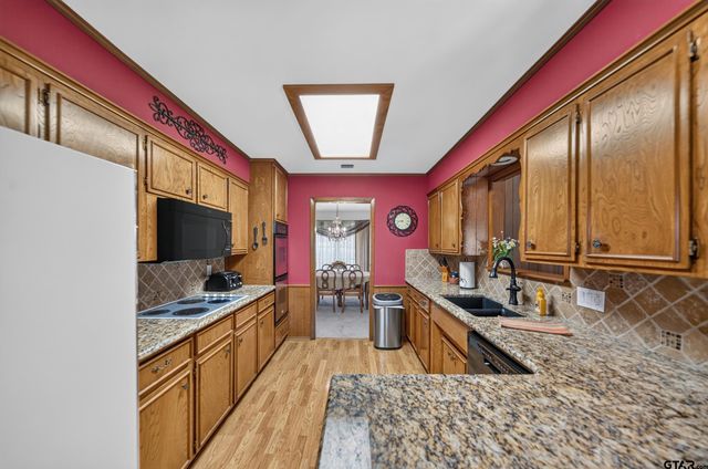 8240 Baylor Dr, Tyler, TX 75703