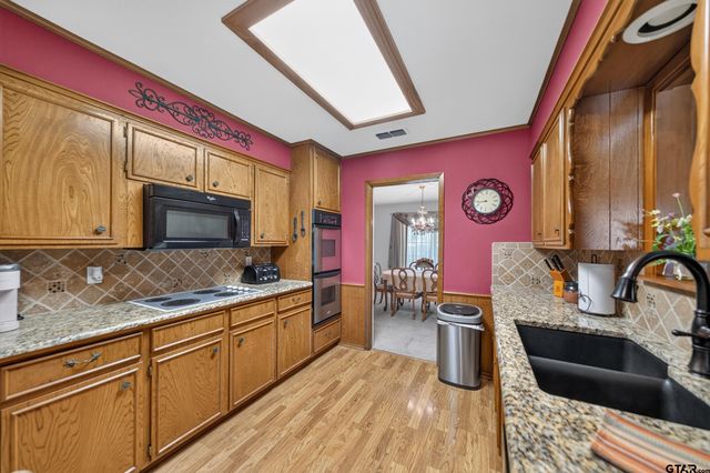 8240 Baylor Dr, Tyler, TX 75703