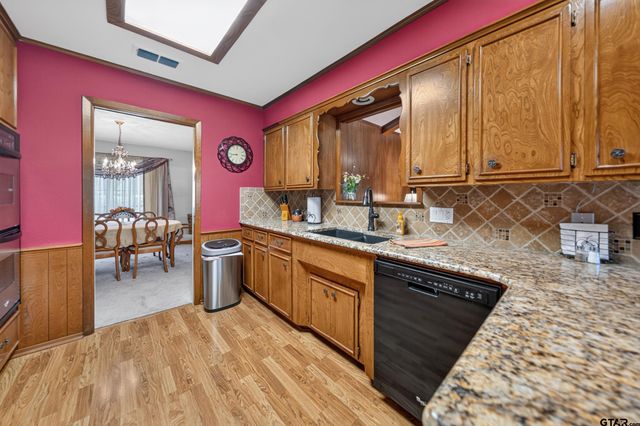 8240 Baylor Dr, Tyler, TX 75703