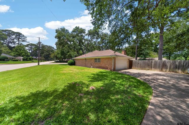 8240 Baylor Dr, Tyler, TX 75703