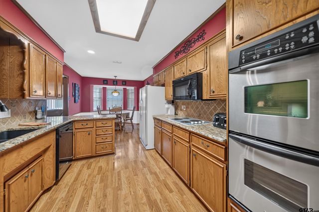 8240 Baylor Dr, Tyler, TX 75703