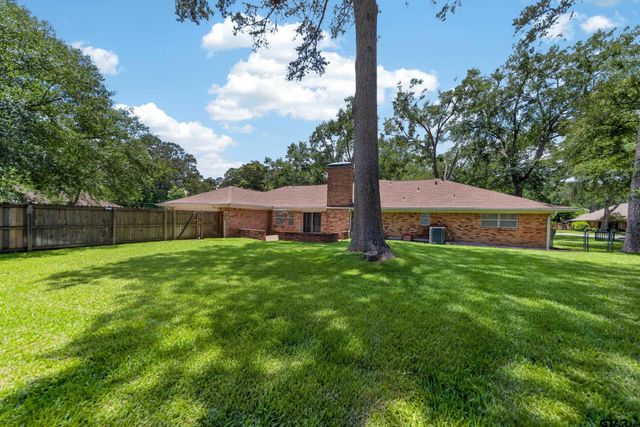 8240 Baylor Dr, Tyler, TX 75703