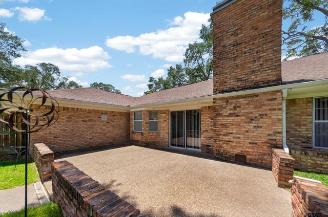 8240 Baylor Dr, Tyler, TX 75703