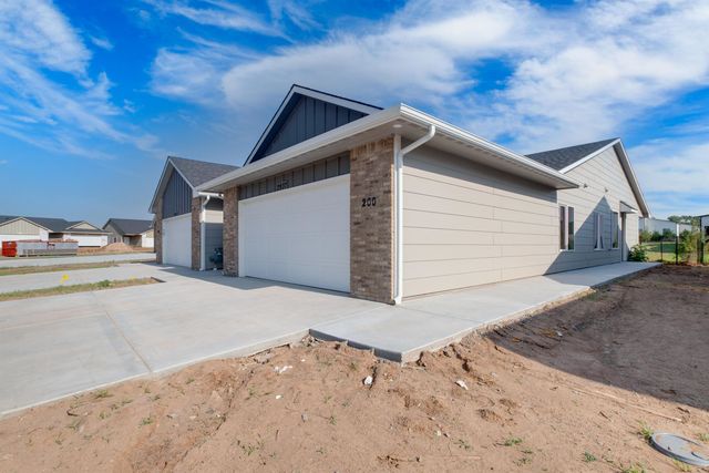 5416-5418 N Sandkey Ct, Wichita, KS 67204