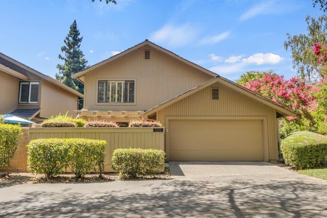 2206 Promontory Point Ln, Gold River, CA 95670