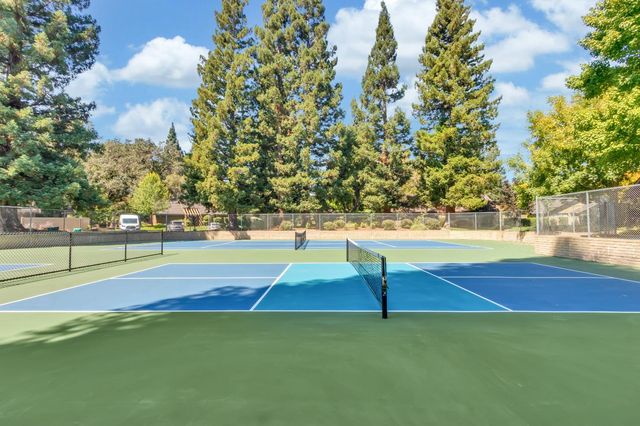 2206 Promontory Point Ln, Gold River, CA 95670
