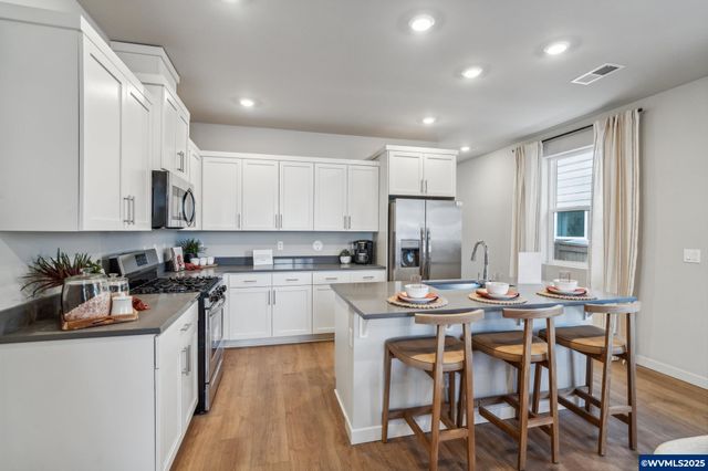 1483 Logan Pkw SE, Albany, OR 97322