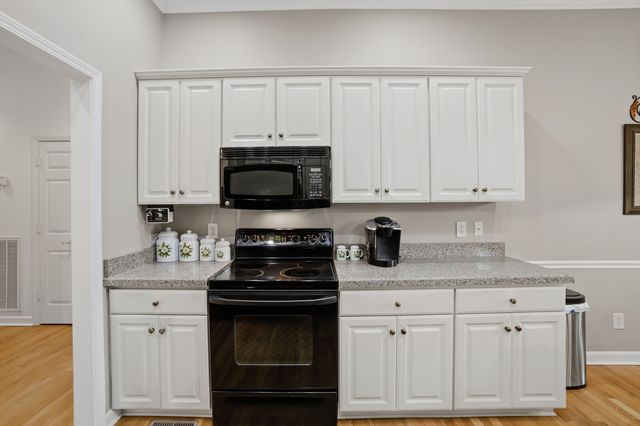 5860 Seven Points Trce, Hermitage, TN 37076