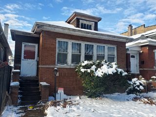 2442 N KEELER Avenue, Chicago, IL 60639