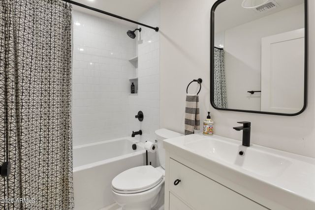 3832 E FAIRMOUNT Avenue, Phoenix, AZ 85018
