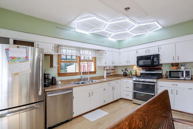 401 E Pearl Street, Waldron, IN 46182
