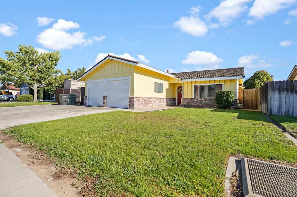 1460 Midland Ct, Manteca, CA 95336