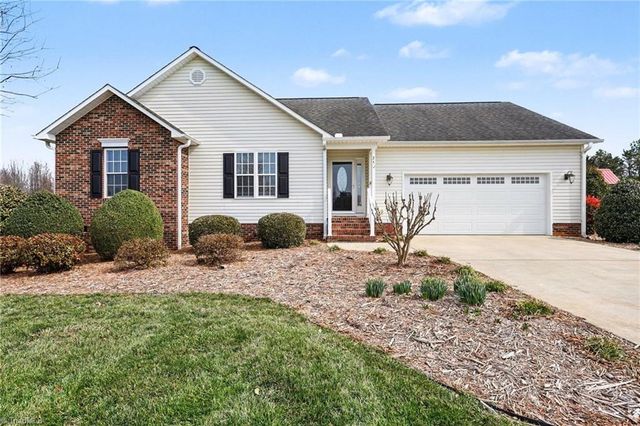 251 Carriage Trace Lane, Lexington, NC 27295