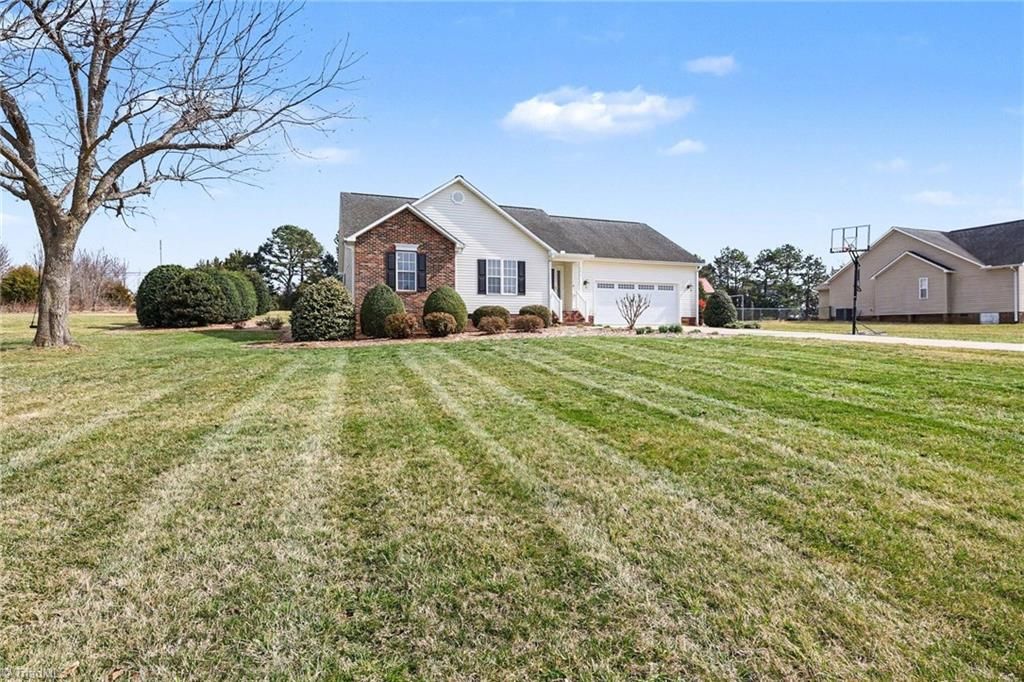 251 Carriage Trace Lane, Lexington, NC 27295
