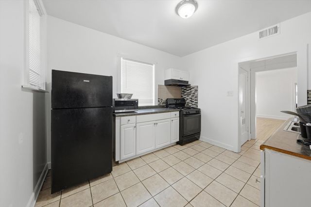 7741 S Yates Boulevard, Chicago, IL 60649