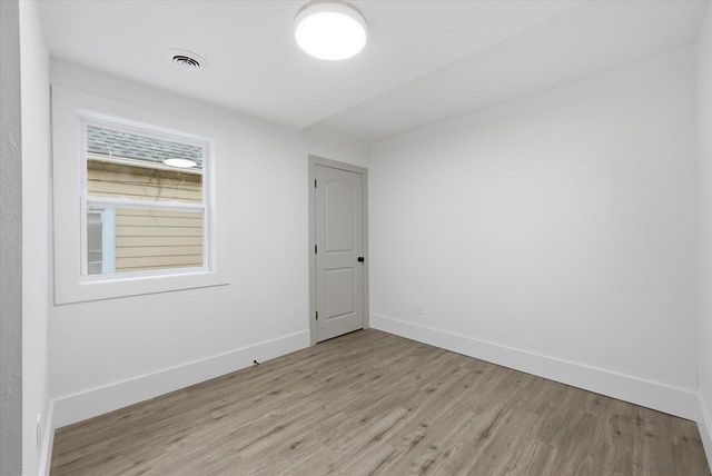 1850 N Warren AVENUE, Milwaukee, WI 53202