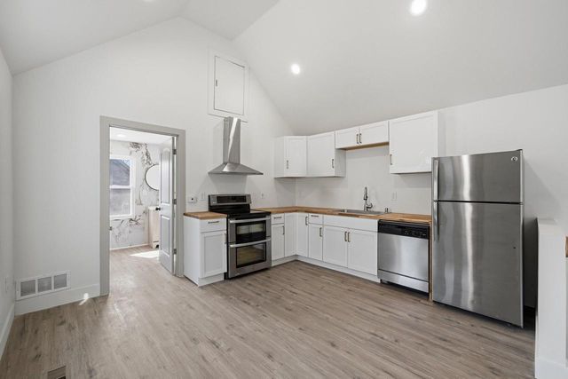 1850 N Warren AVENUE, Milwaukee, WI 53202