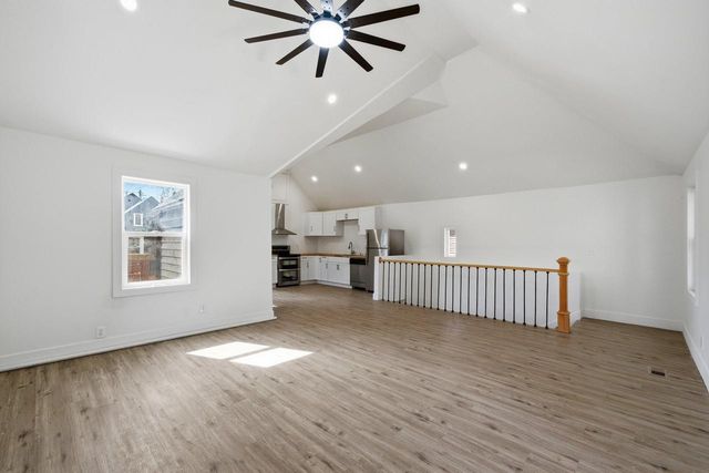 1850 N Warren AVENUE, Milwaukee, WI 53202