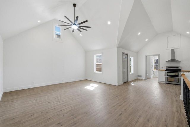 1850 N Warren AVENUE, Milwaukee, WI 53202
