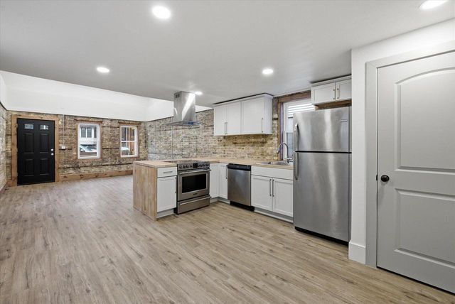 1850 N Warren AVENUE, Milwaukee, WI 53202
