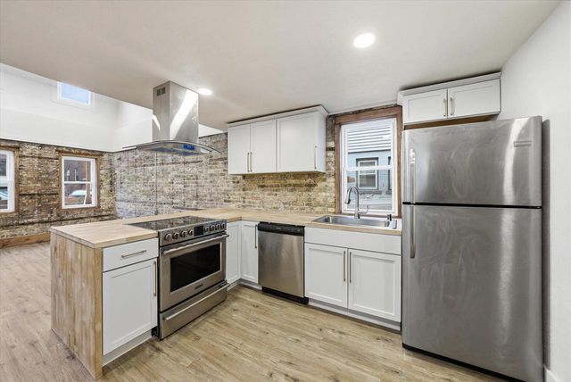 1850 N Warren AVENUE, Milwaukee, WI 53202