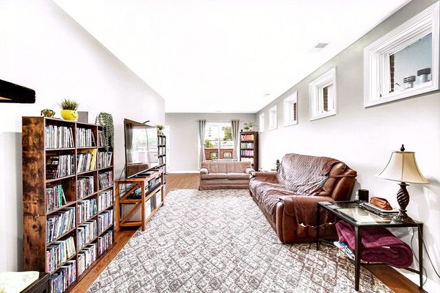3541 S Prairie Avenue 4, Chicago, IL 60653