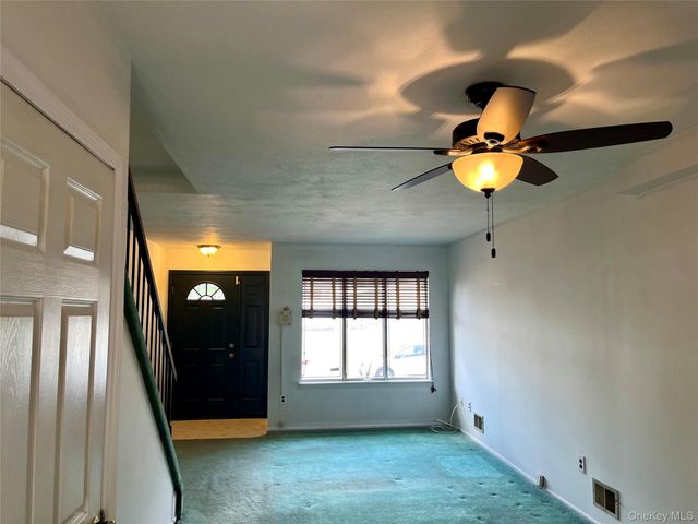 52 Houston Lane, Staten Island, NY 10302