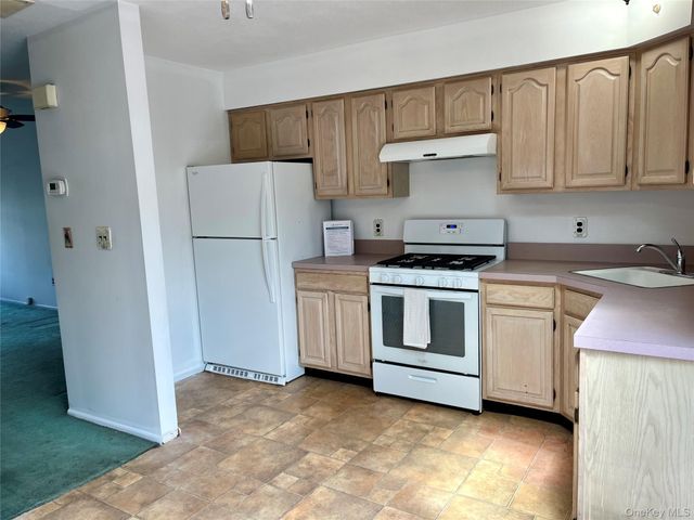 52 Houston Lane, Staten Island, NY 10302